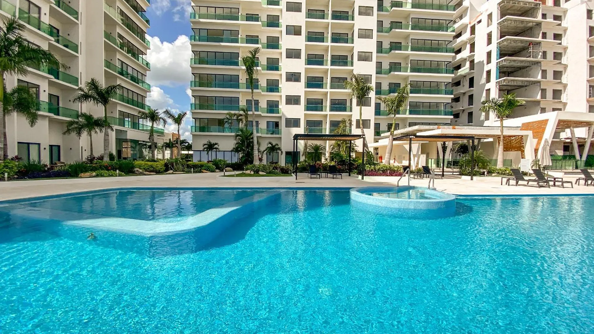 Sunny 3Br Condo With Pool, Gym, Tennis, Spa, Parking Playa del Carmen México