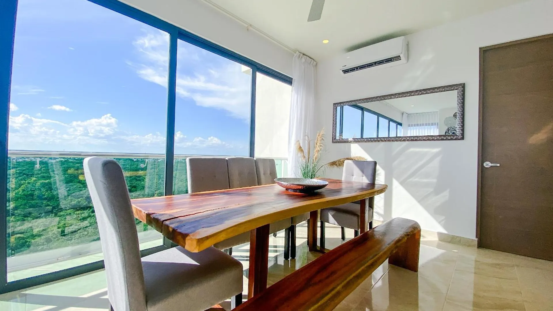 Sunny 3Br Condo With Pool, Gym, Tennis, Spa, Parking Playa del Carmen