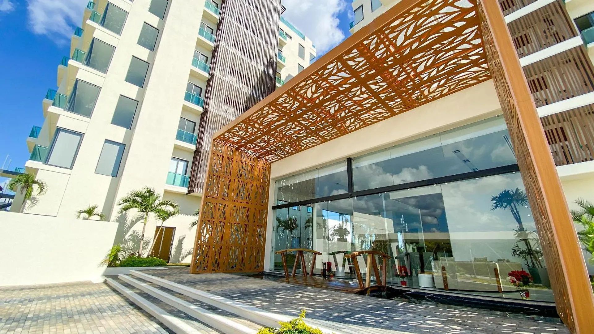 Sunny 3Br Condo With Pool, Gym, Tennis, Spa, Parking Playa del Carmen 0*,  México