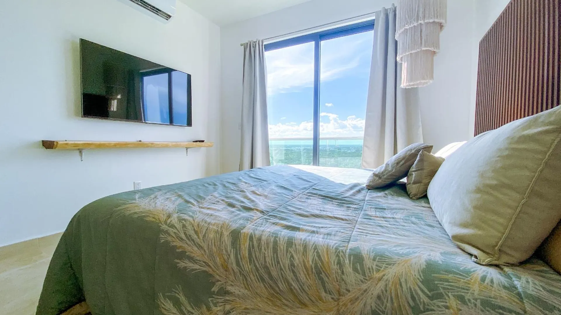 Sunny 3Br Condo With Pool, Gym, Tennis, Spa, Parking Playa del Carmen